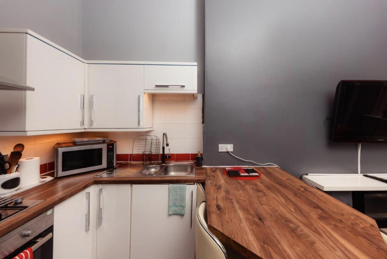 Warm Apartment By Holyrood Palace! Edimburgo Exterior foto